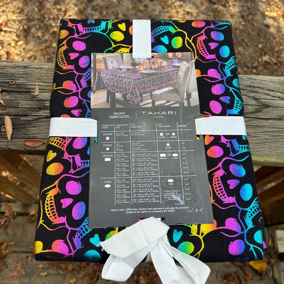 Tahari Black Skeleton Halloween Neon Cloth Tablecloth 60x84 NWT - Picture 4 of 7